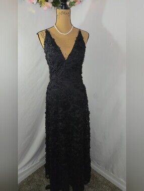 Elegant Black V-Neck Evening Dress